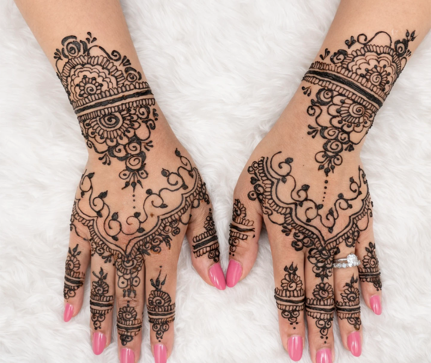 Henna service available-Hamilton area