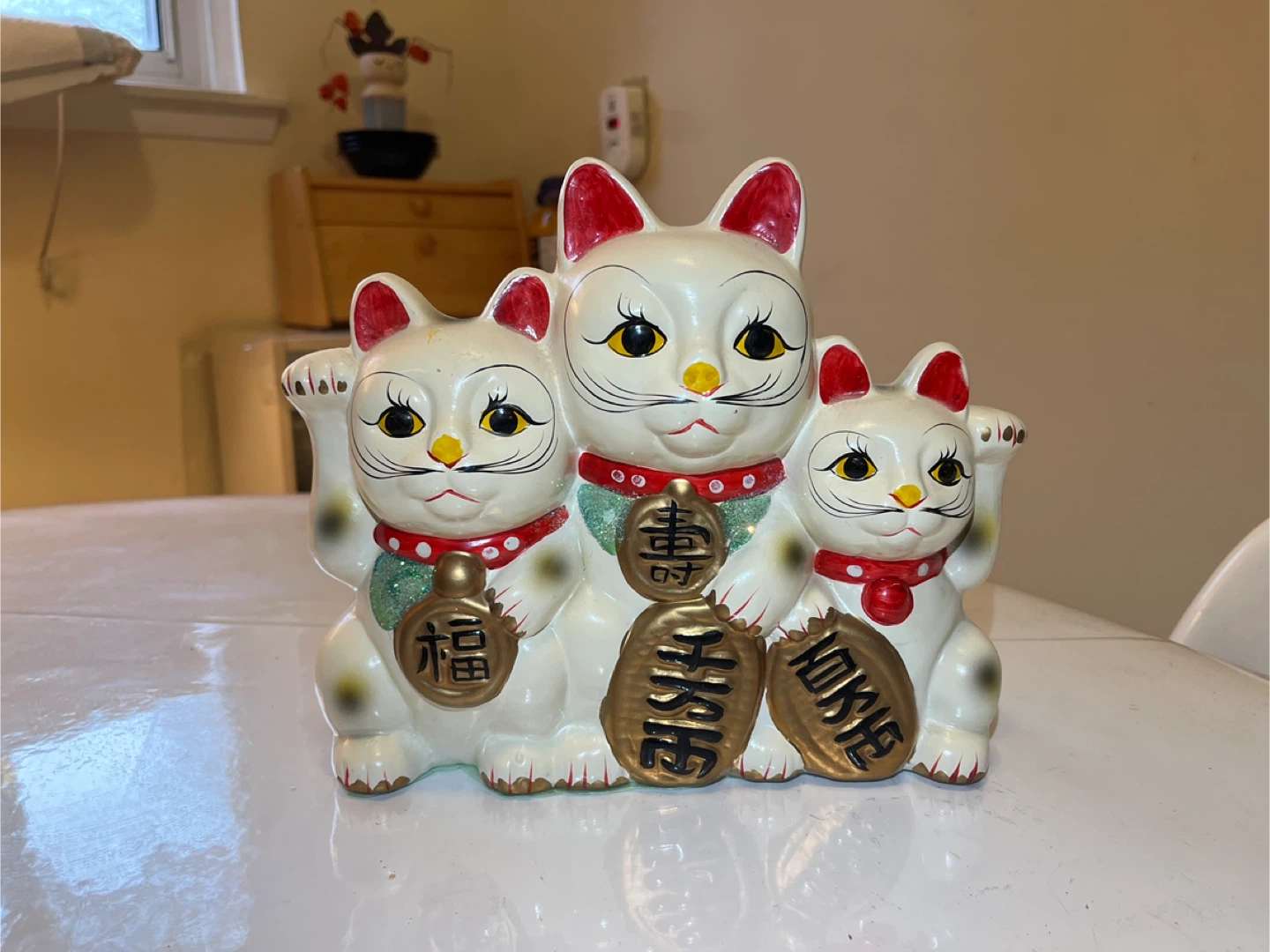 Maneki-neko Cat Figurine