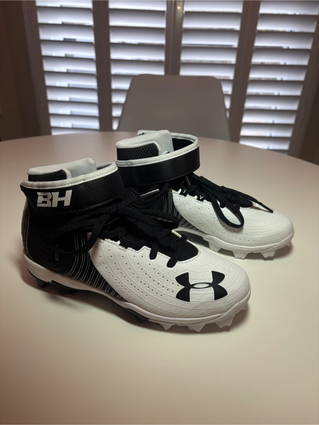 Under Armour Youth Football Cleats Size 4.5Y - photo 4
