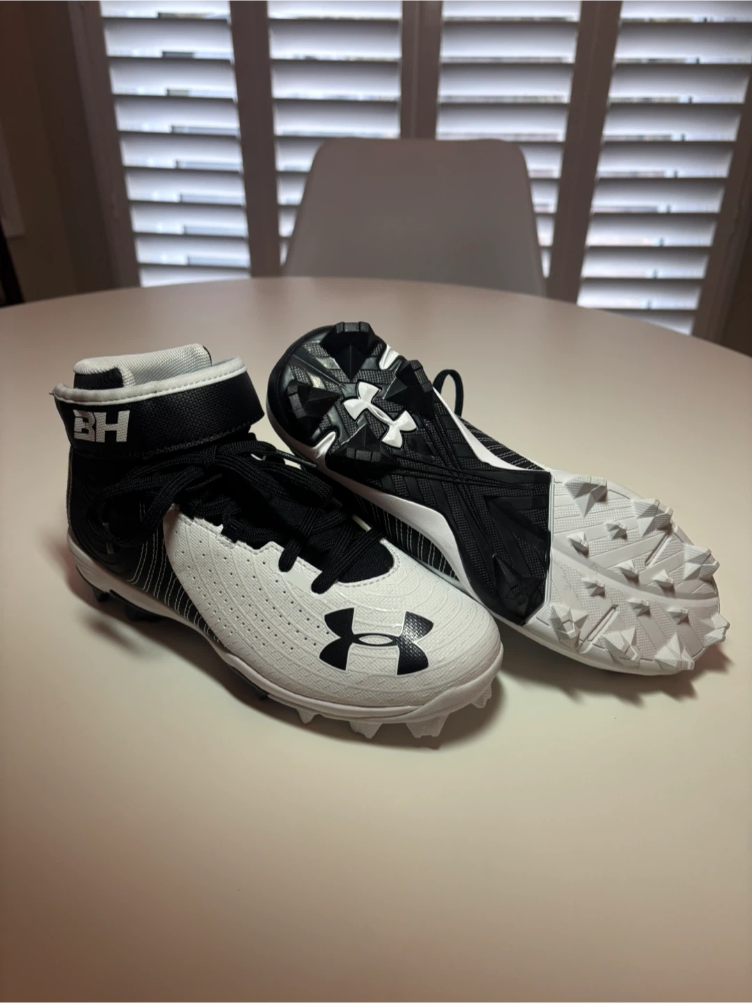 Under Armour Youth Football Cleats Size 4.5Y - photo 3