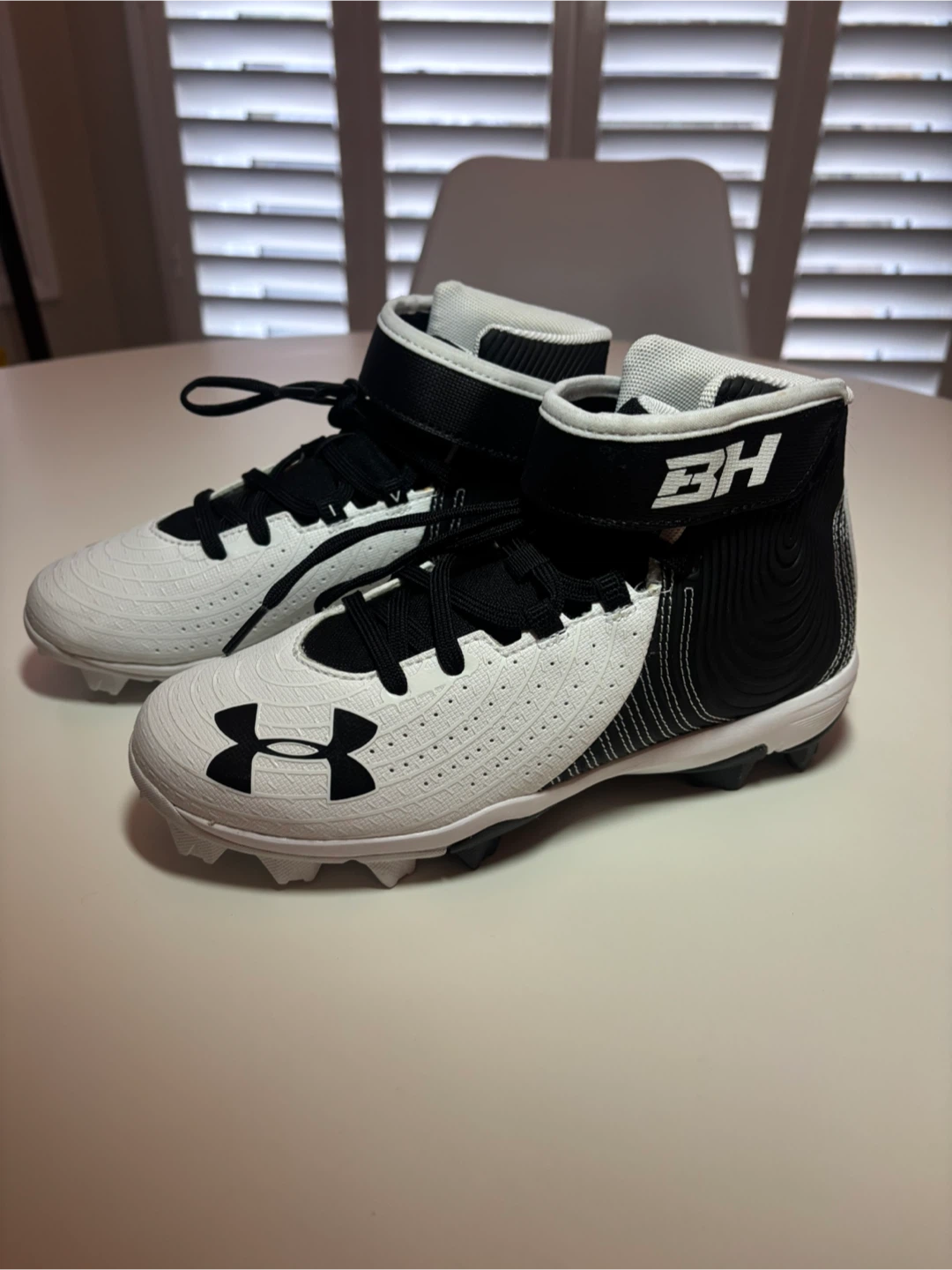 Under Armour Youth Football Cleats Size 4.5Y