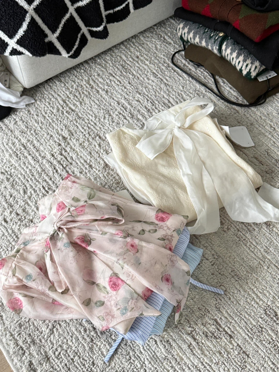 Assorted New Pretty Spring Tops~