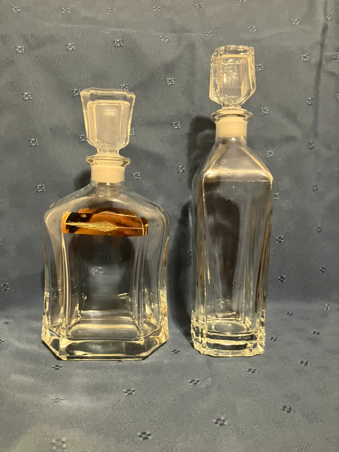 Set of 2 Clear Glass Decanters with Stoppers