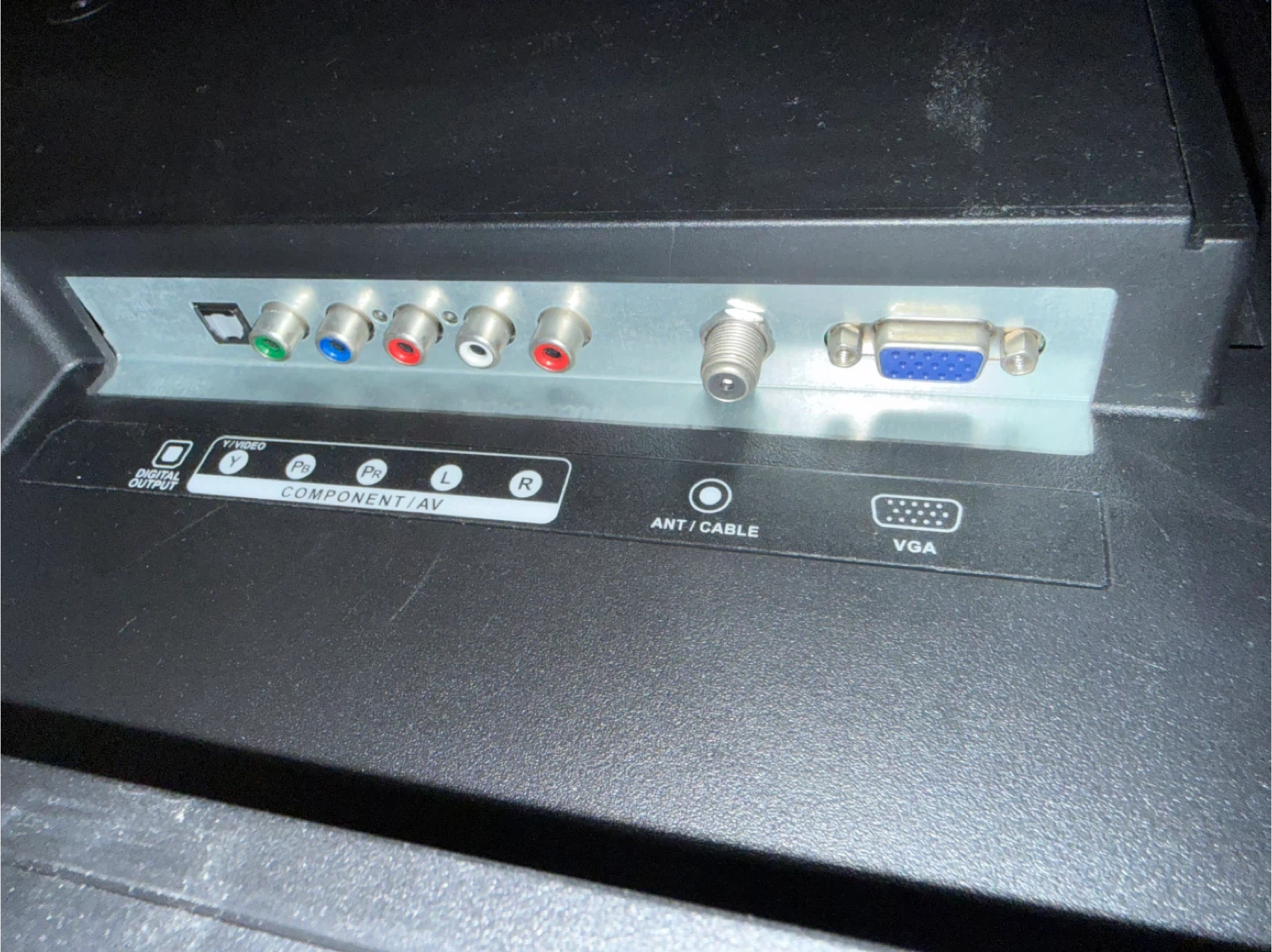 Insignia 24" LED TV - photo 4