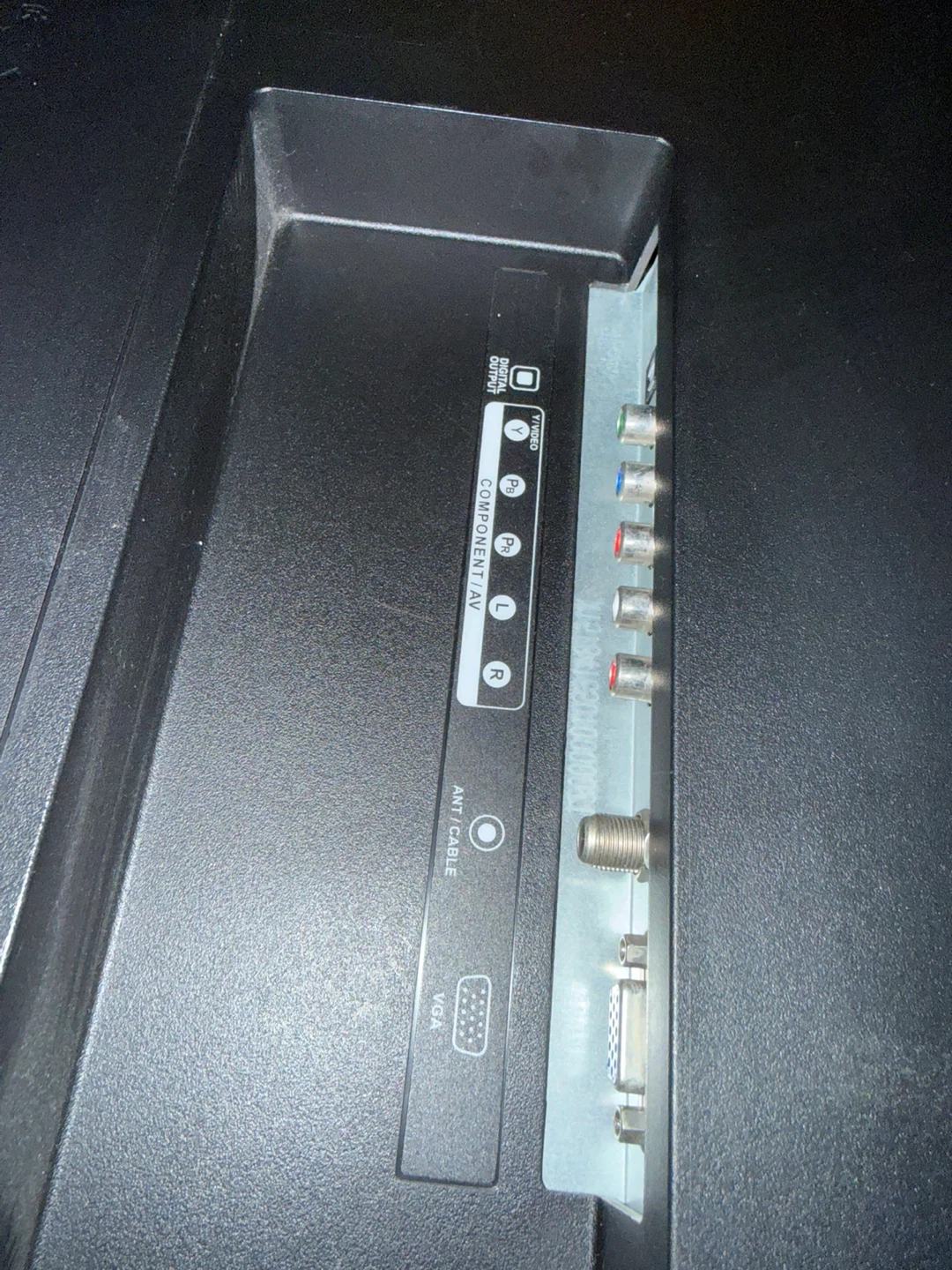 Insignia 24" LED TV - photo 5