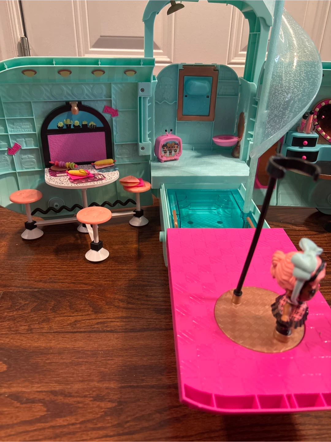 L.O.L. Surprise! - O.M.G. Glam N' Go Camper - photo 3
