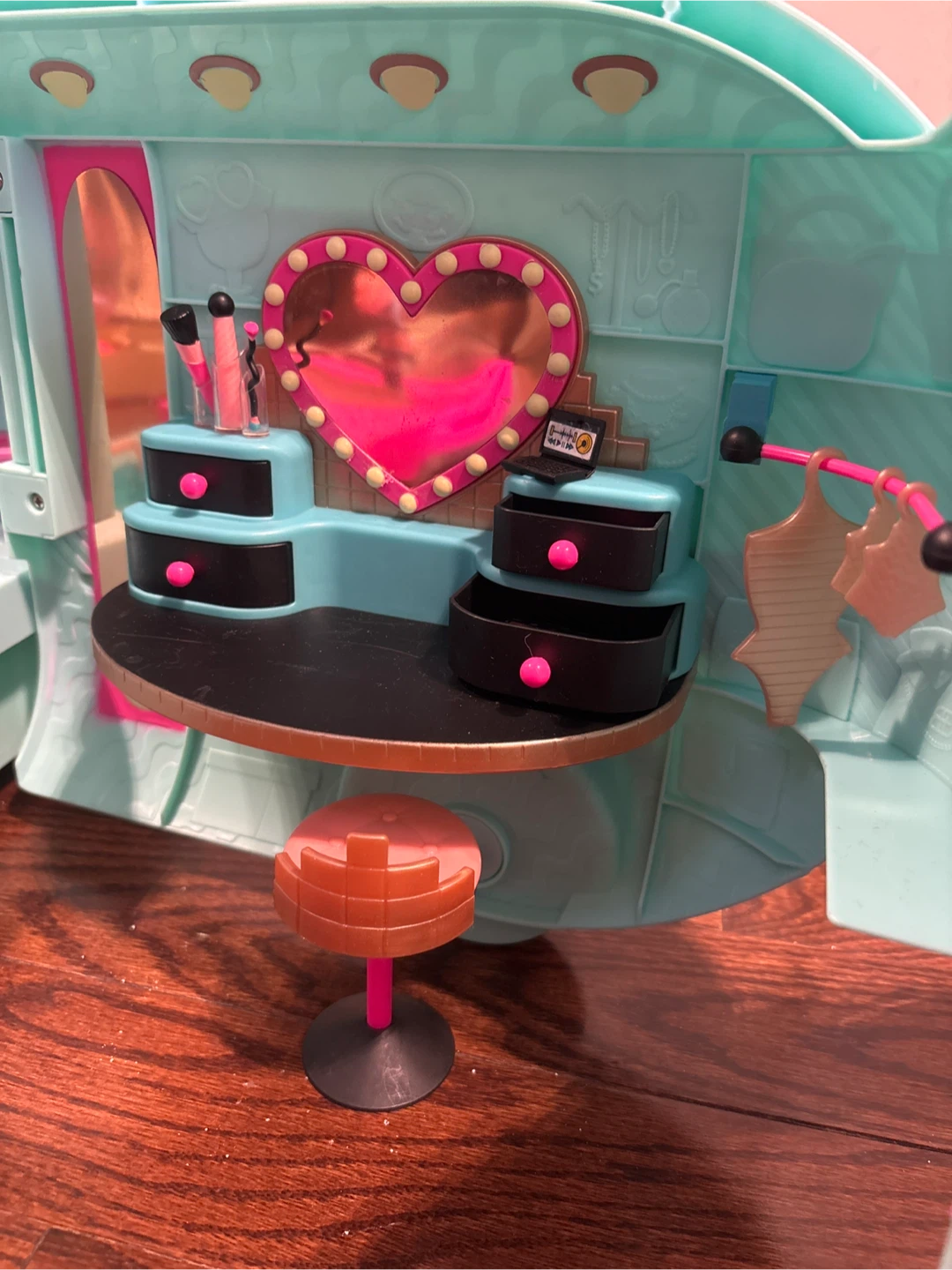 L.O.L. Surprise! - O.M.G. Glam N' Go Camper - photo 4