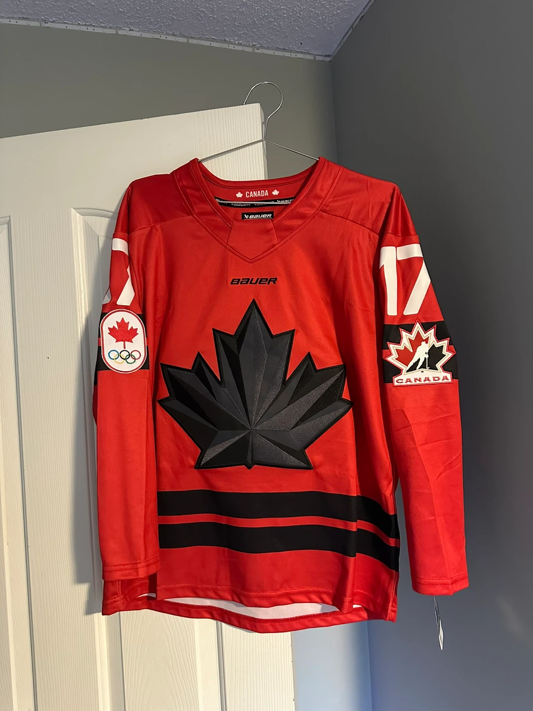 Bauer Canada Hockey Jersey Celebrini #17 Women’s Medium