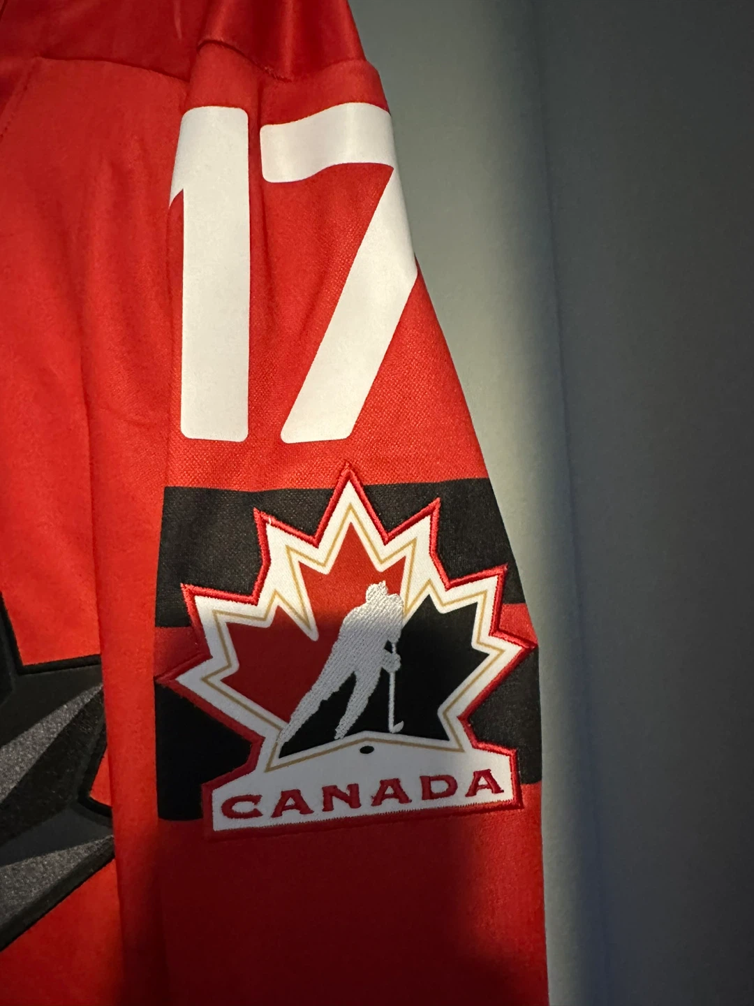 Bauer Canada Hockey Jersey Celebrini #17 Women’s Medium - photo 4