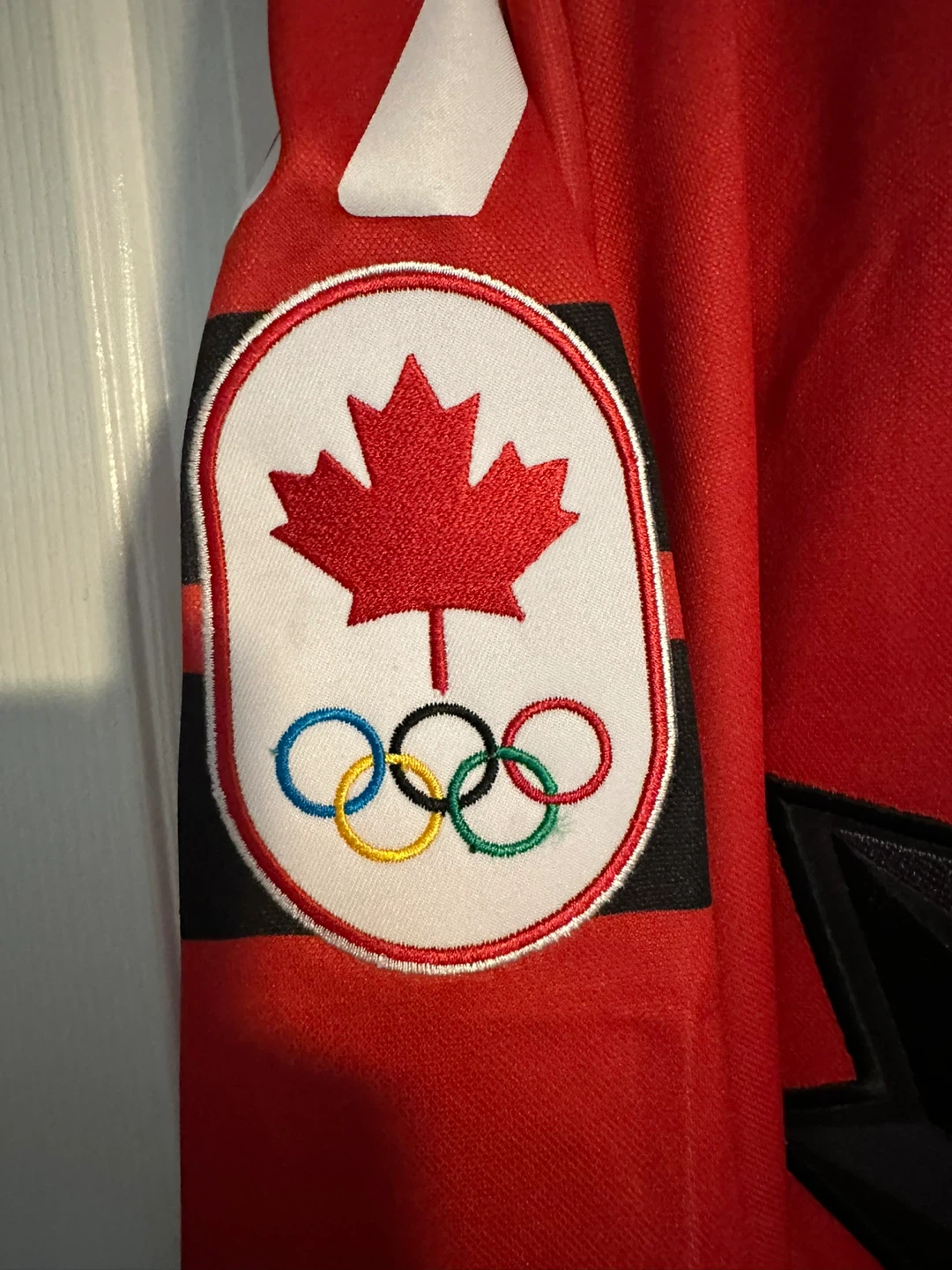 Bauer Canada Hockey Jersey Celebrini #17 Women’s Medium - photo 3