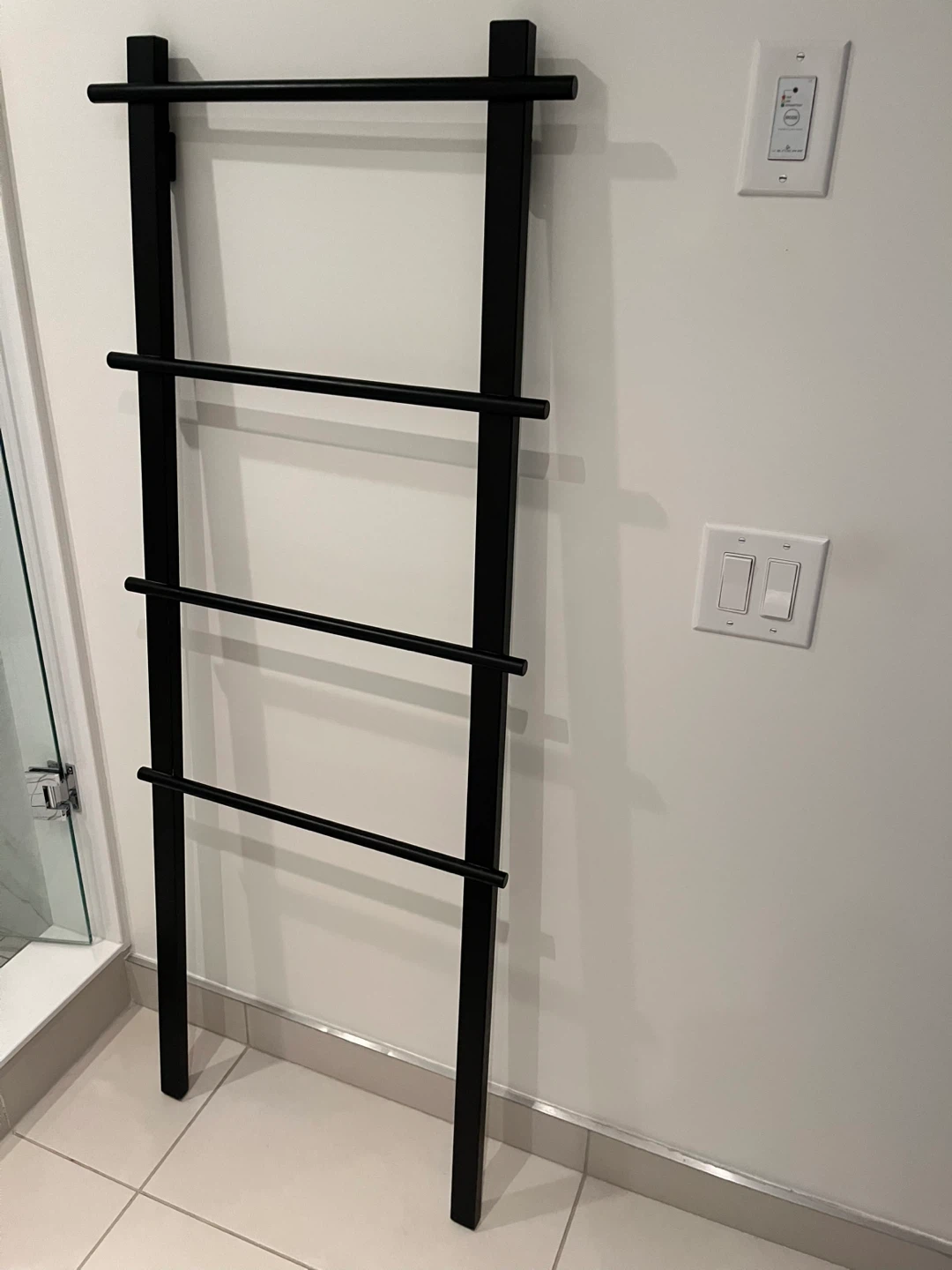 Black 4-Tier Ladder Towel Rack - photo 2