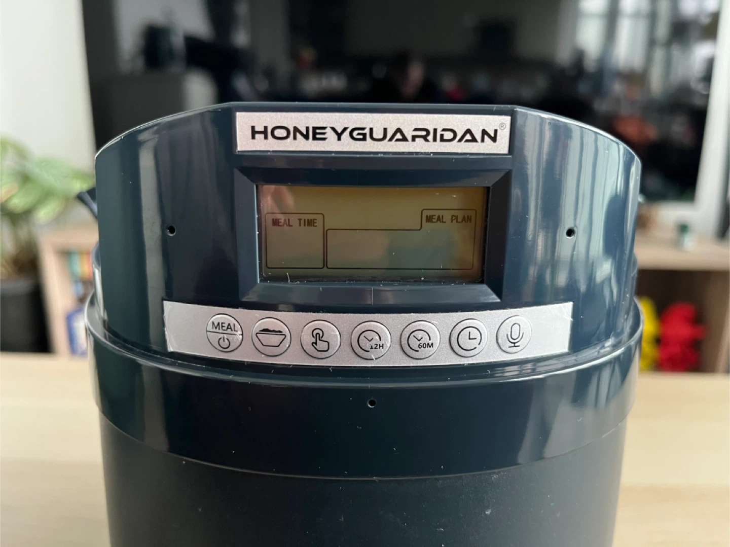 HoneyGuaridan Automatic Pet Feeder - photo 4
