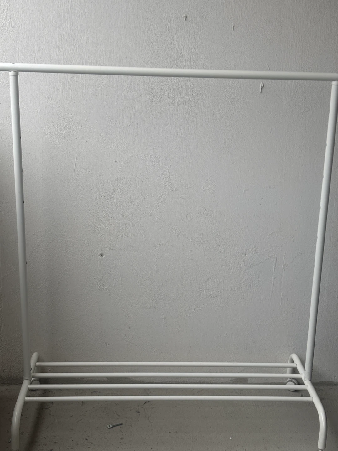 White movable clothing rack with shelf at bottom - photo 3