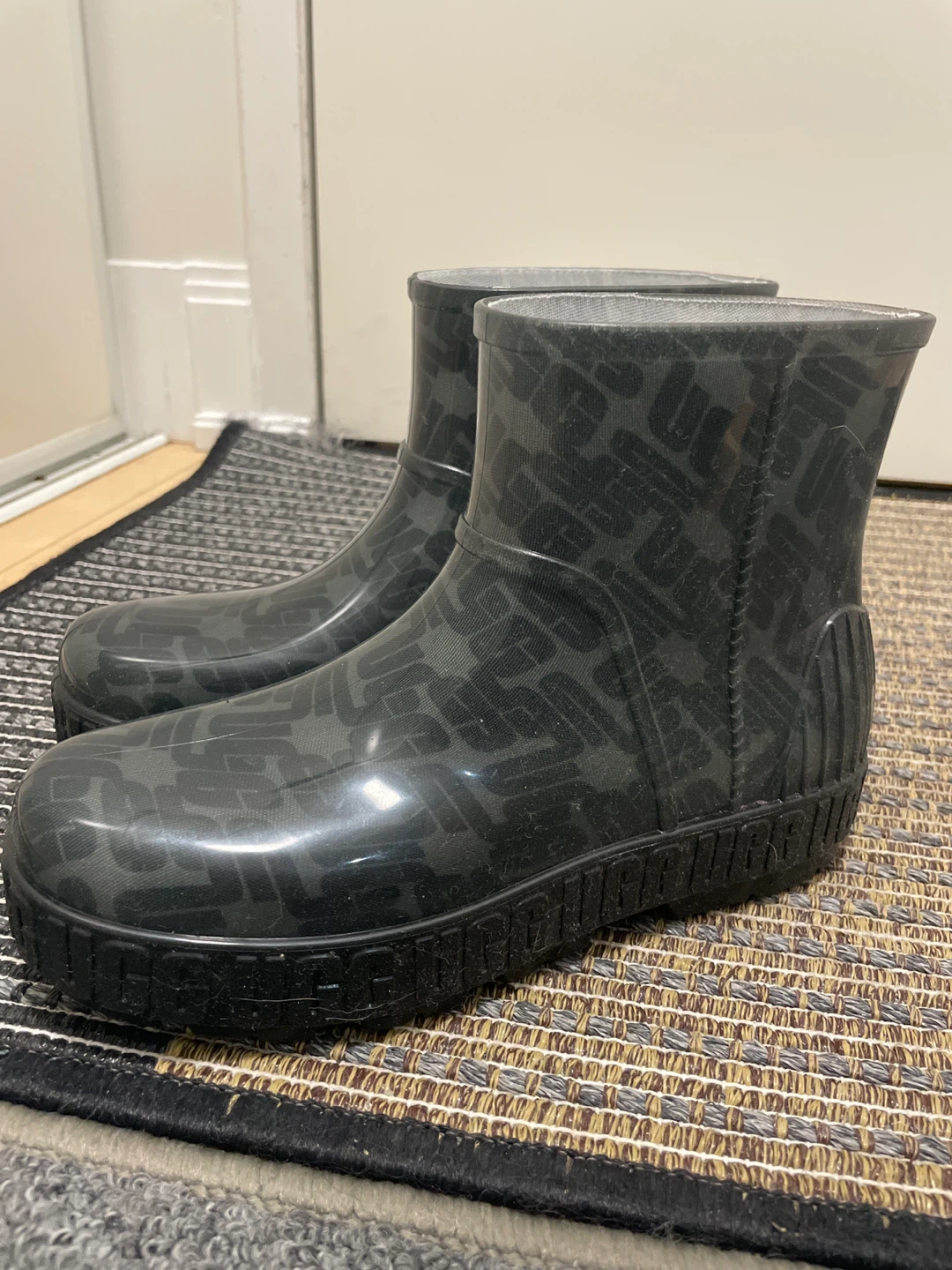 UGG Women's Boots Size8 - photo 2