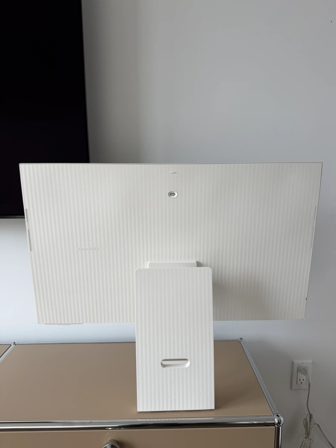32" Samsung Smart Monitor w/ Streaming TV (model: M80B) - photo 2