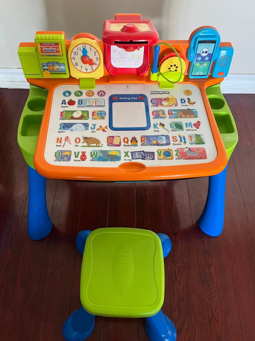 VTech 5-in-1 Learning Desk Interactive Learning Center - photo 2