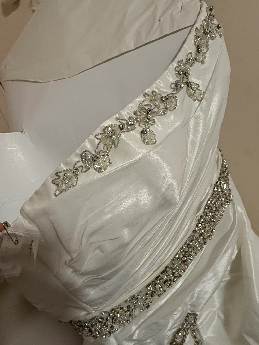 Sophia tolli White Wedding Dress with Embellishments and Veil - photo 5
