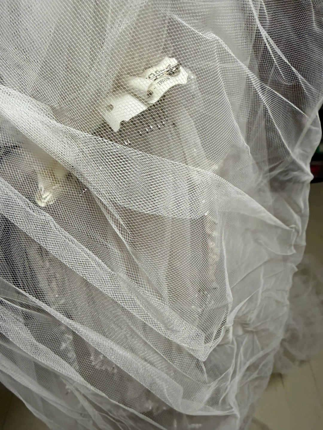 Sophia tolli White Wedding Dress with Embellishments and Veil - photo 2