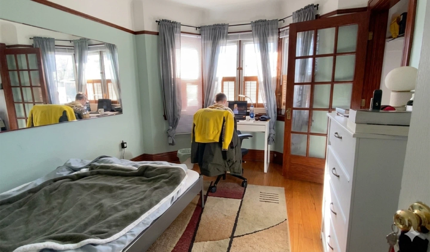 Furnished Room – May to August – Steps from McMaster - photo 2