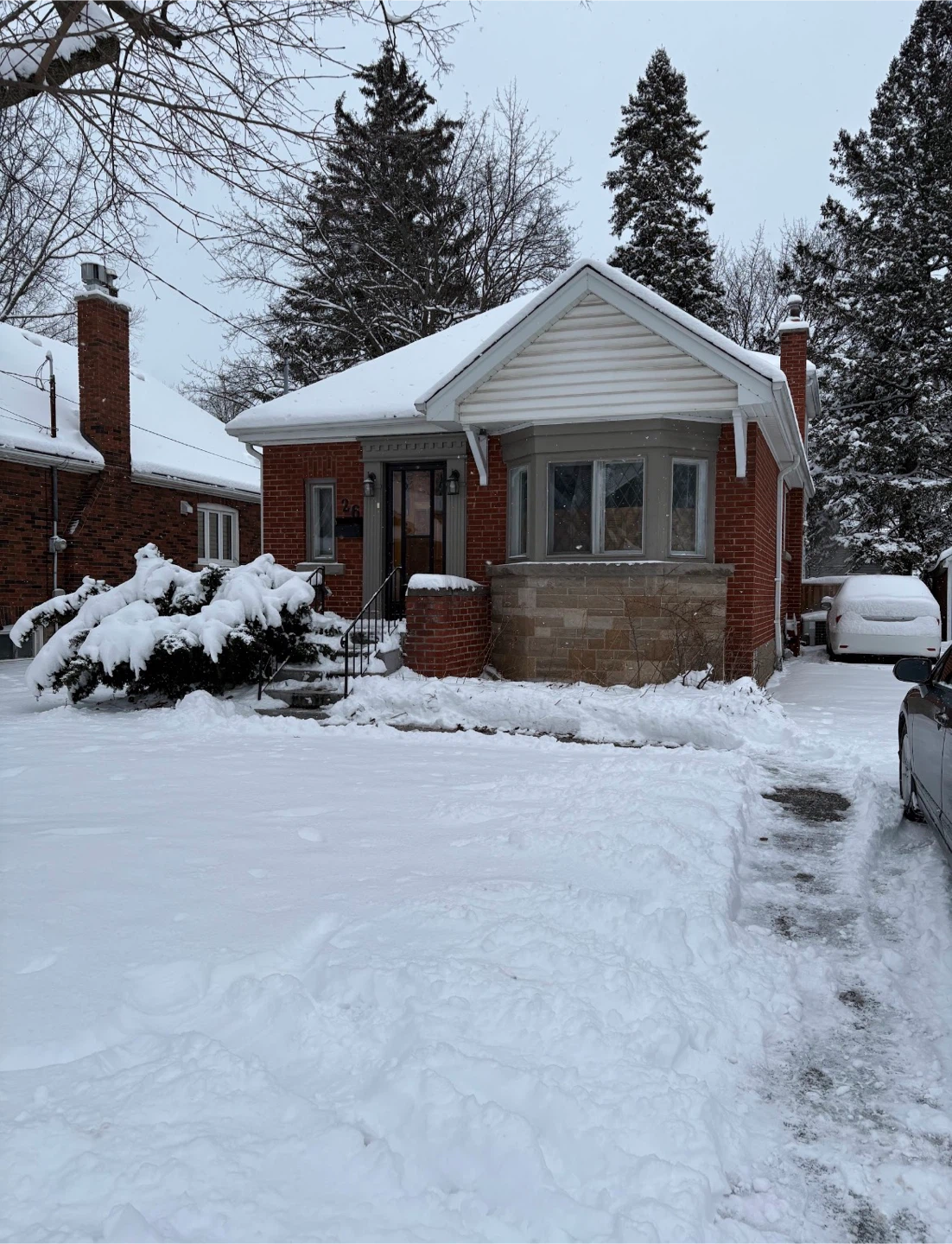 Furnished Room – May to August – Steps from McMaster