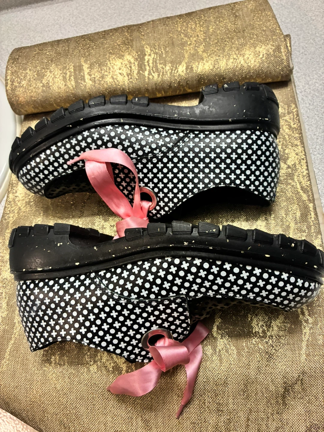 John Fluevog “Wednesday” Shoes w. Pink Ribbons - Size M/W 8