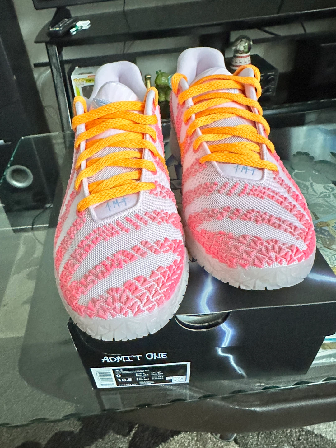 Nike Basketball Shoes Pink/Orange Size 9