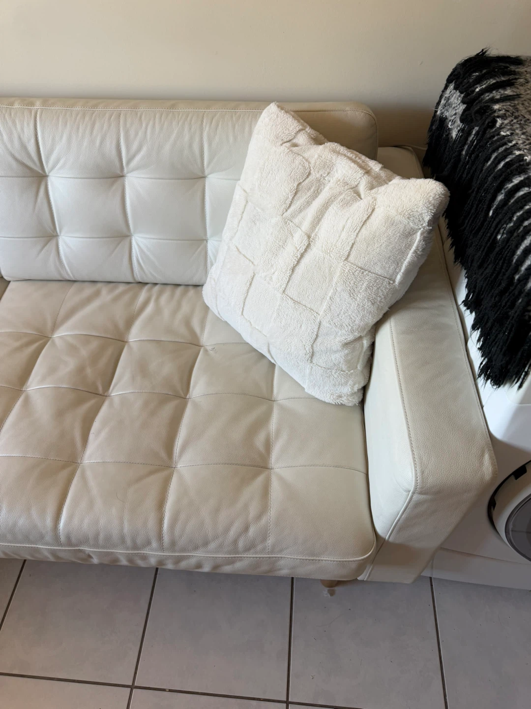 White Leather Tufted Sofa - photo 2