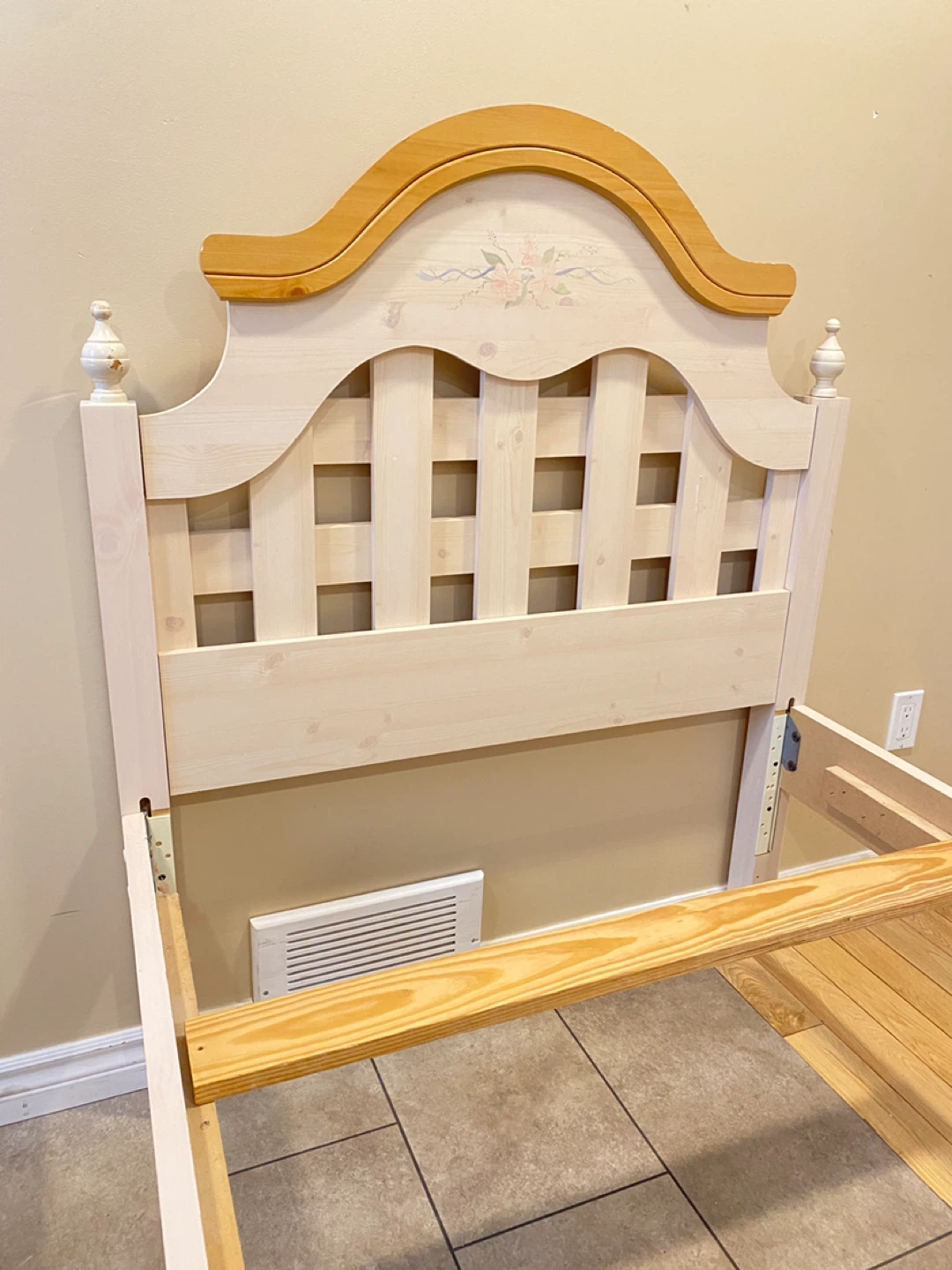 White Ashley Furniture Twin Size Bed Frame (CAN DELIVER) - photo 5