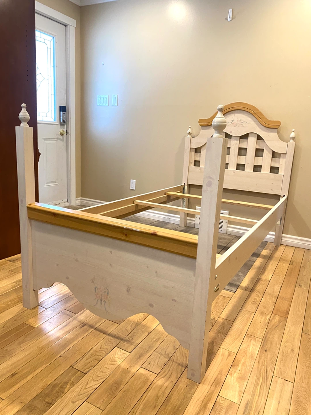 White Ashley Furniture Twin Size Bed Frame (CAN DELIVER) - photo 3
