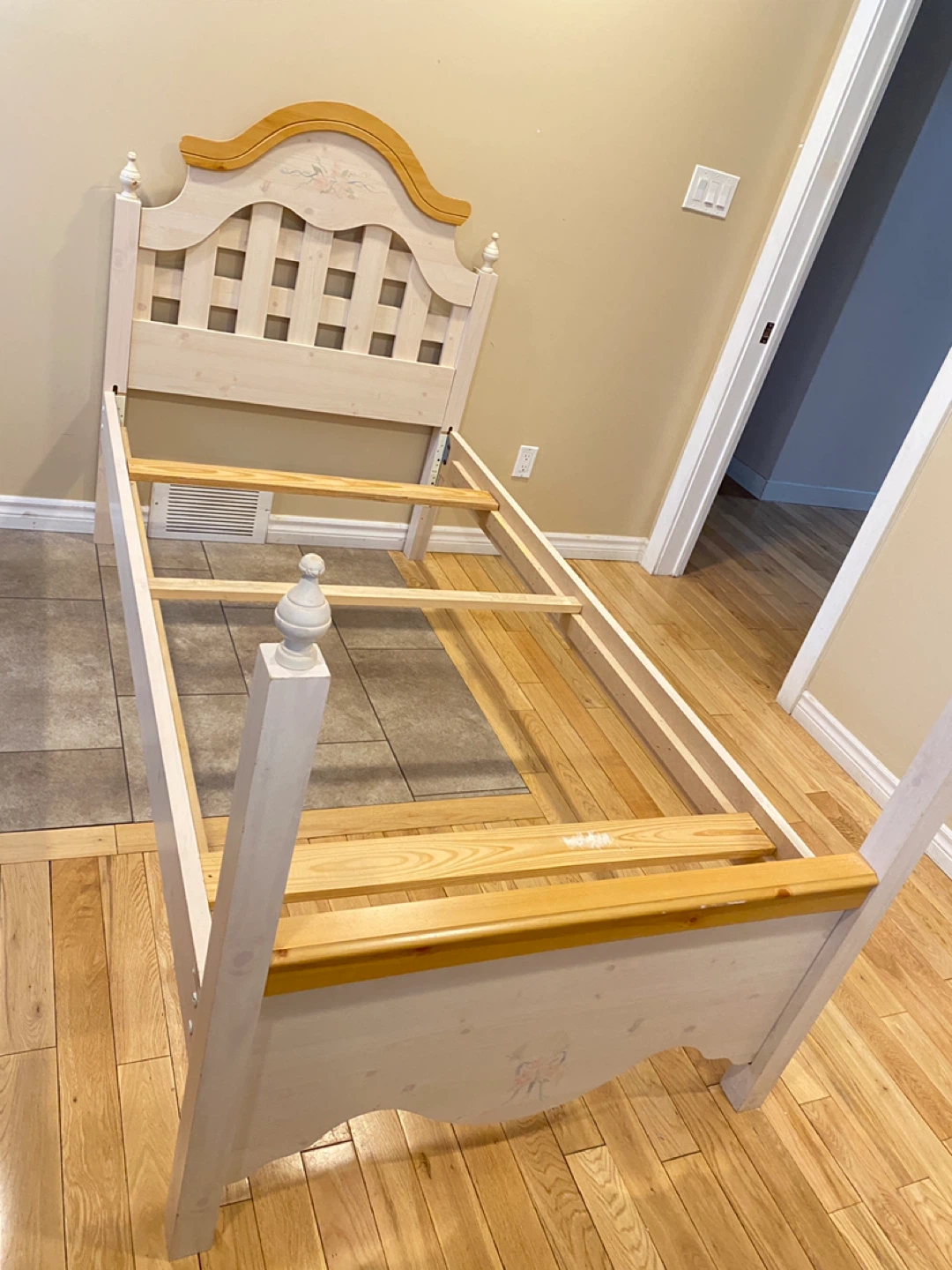 White Ashley Furniture Twin Size Bed Frame (CAN DELIVER) - photo 2
