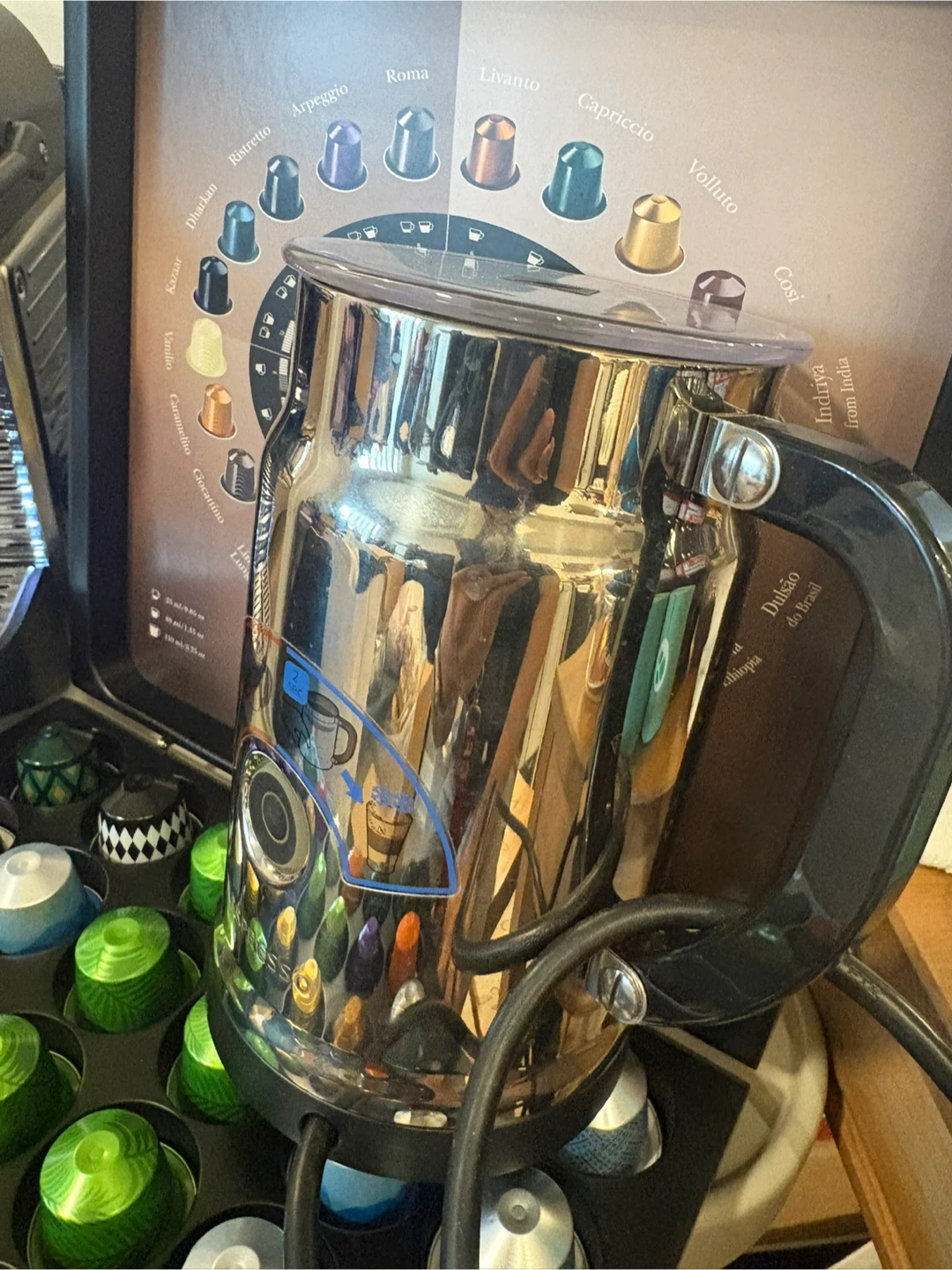 Nespresso original Coffee Machine with Aeroccino Milk Frother - photo 2