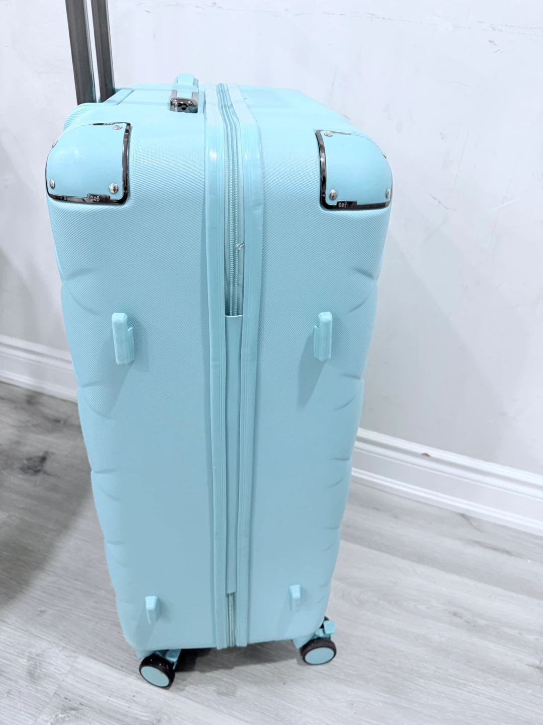 Traveller Turquoise Suitcase - photo 5