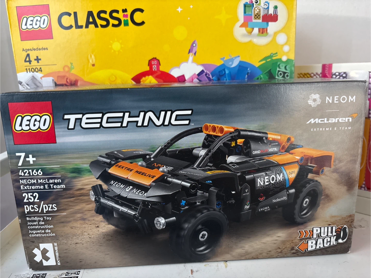 Lego neom McLaren extreme E team
