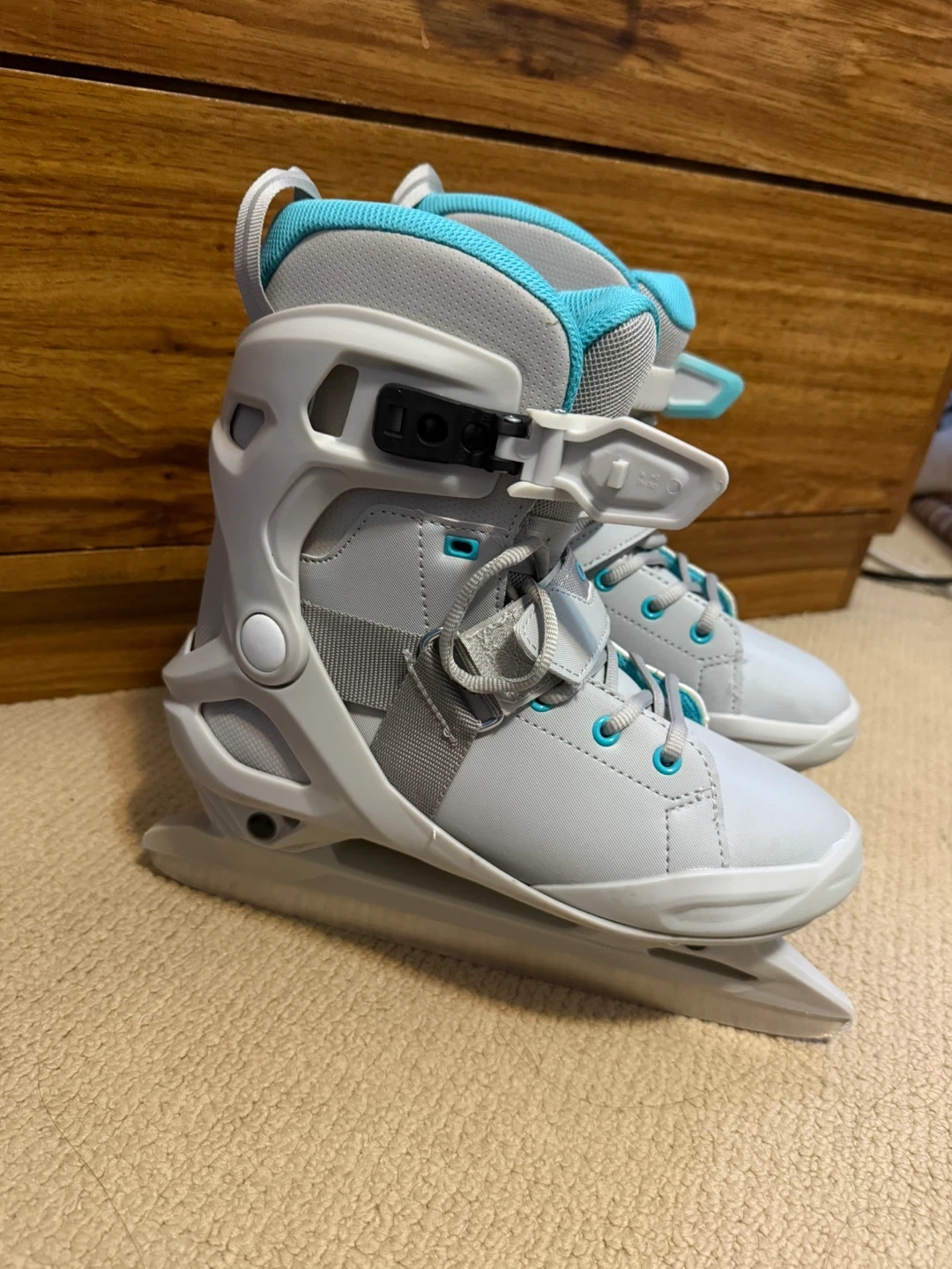 Oxelo Ice Skates - Size 8 US Women's - photo 4