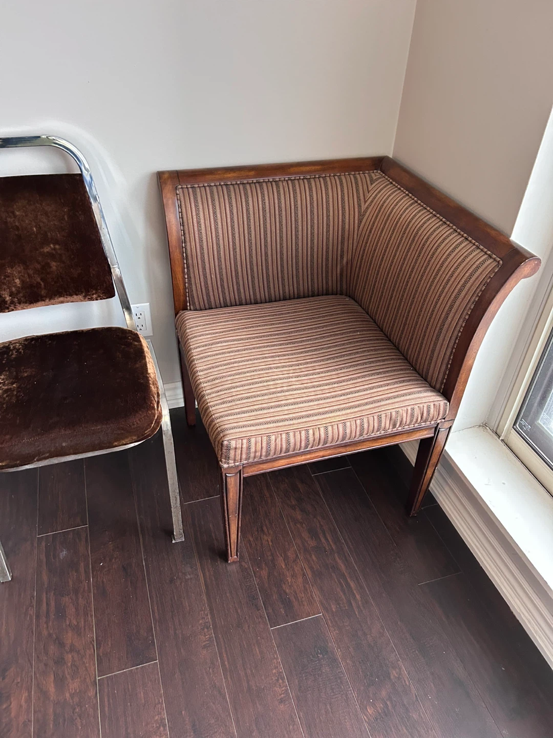 Corner Accent Chair