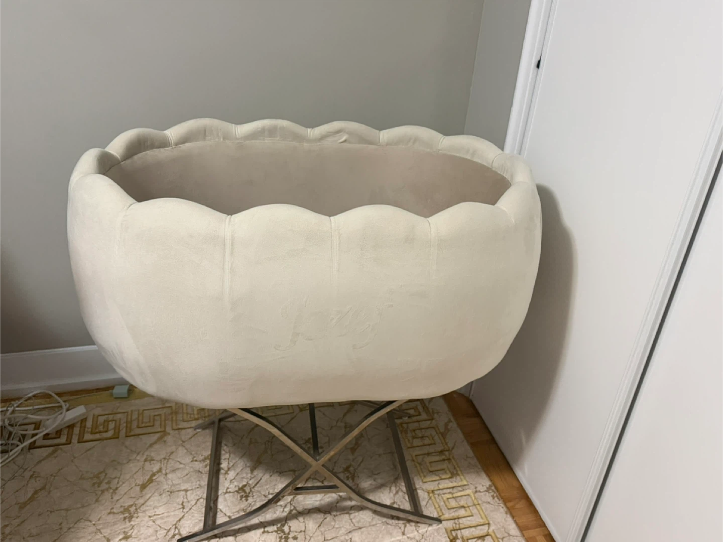 Velvet Oval Bassinet with Canopy - photo 3