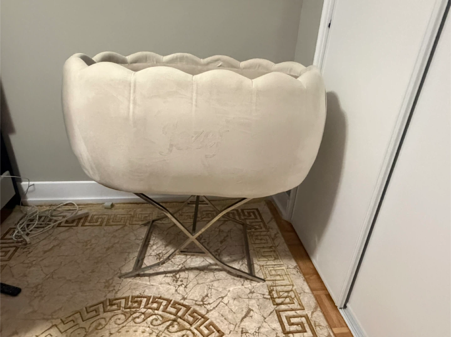 Velvet Oval Bassinet with Canopy - photo 2