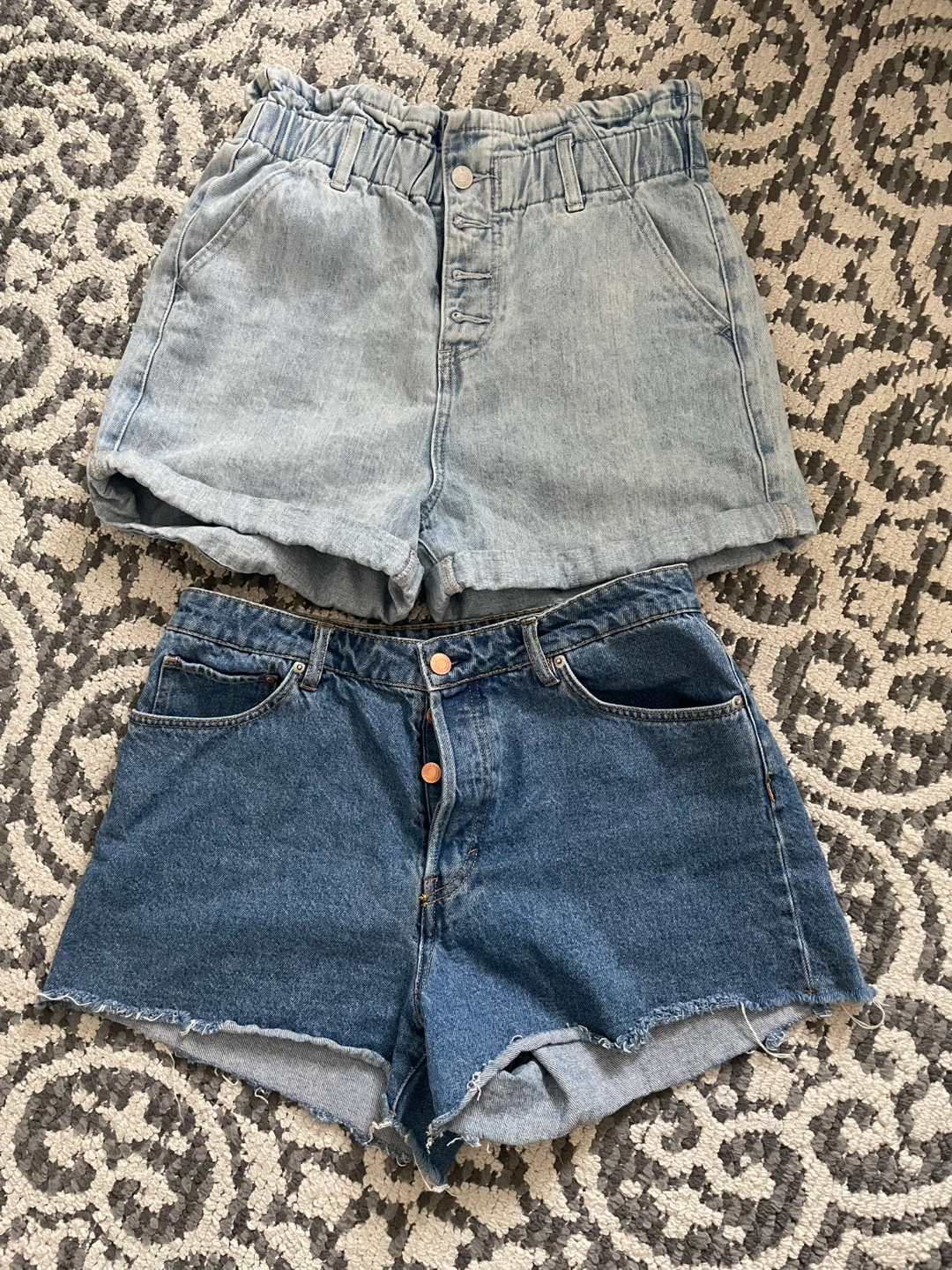 Bundle of 4 Tops and 2 Jean Shorts -  $20 for all - photo 5