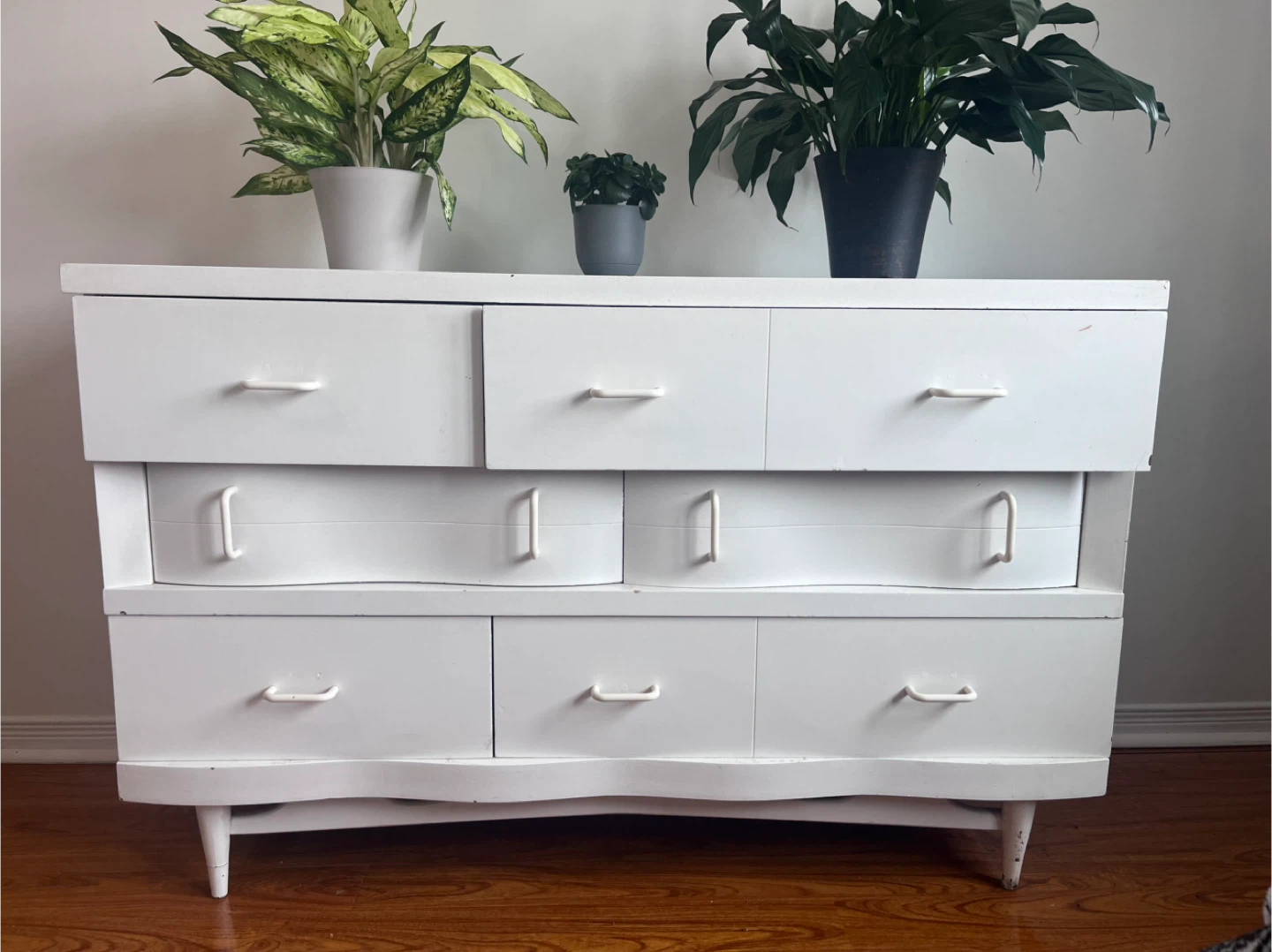 Vintage White 9- Drawer Dresser