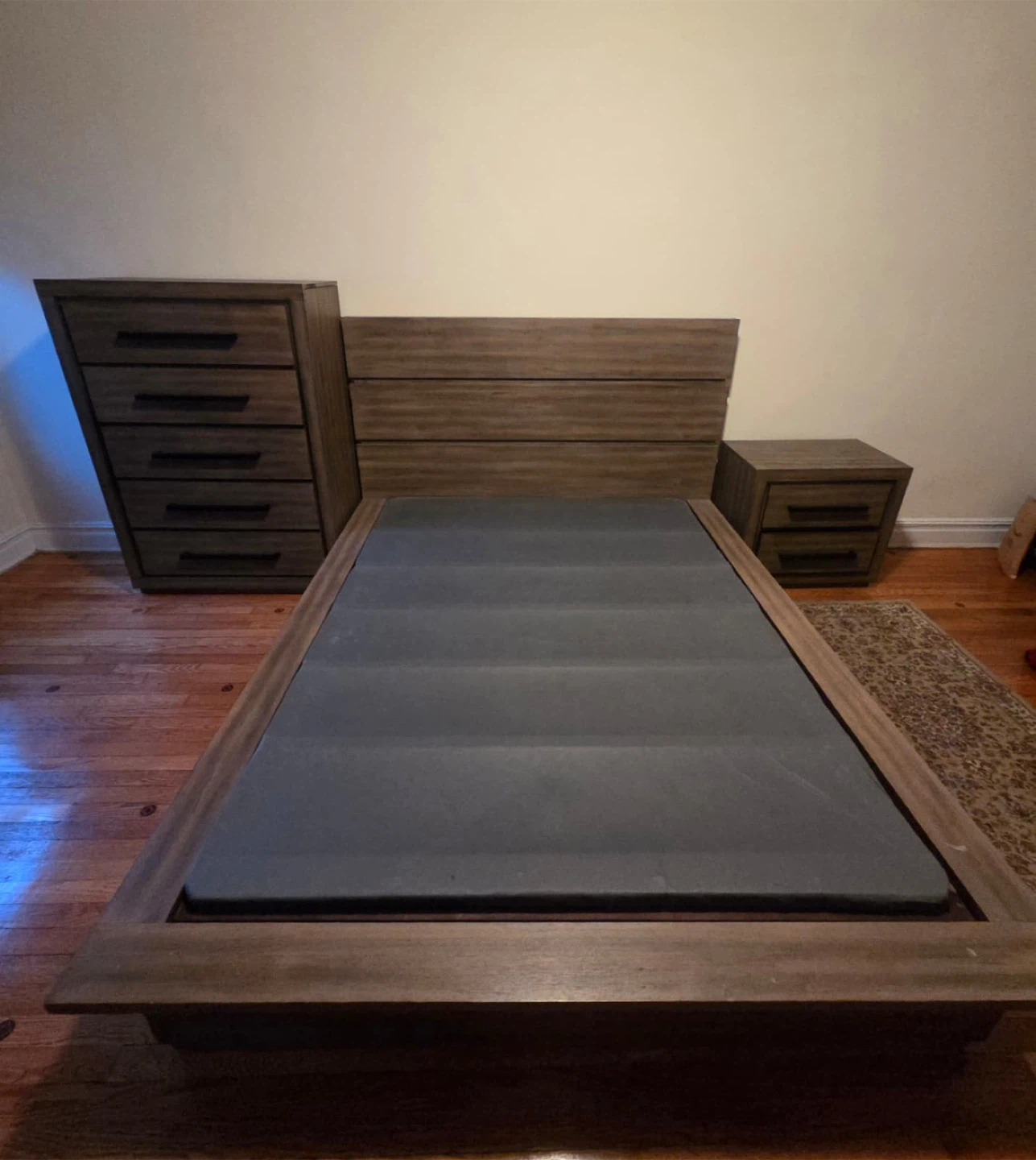 Wooden Queen Bed Frame Set with Nightstands and Dresser