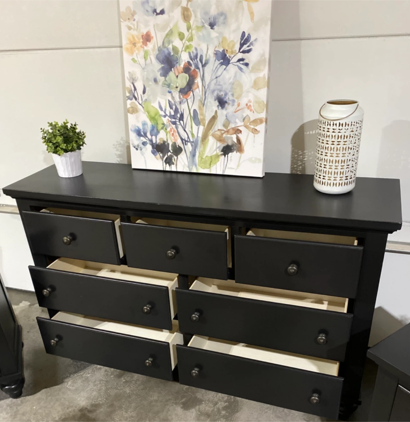 Hardwood Bedroom Set Dresser& King Nightstands - photo 5