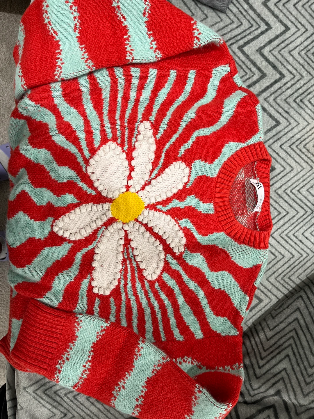 Zara Women's Red and Mint Daisy Sweater