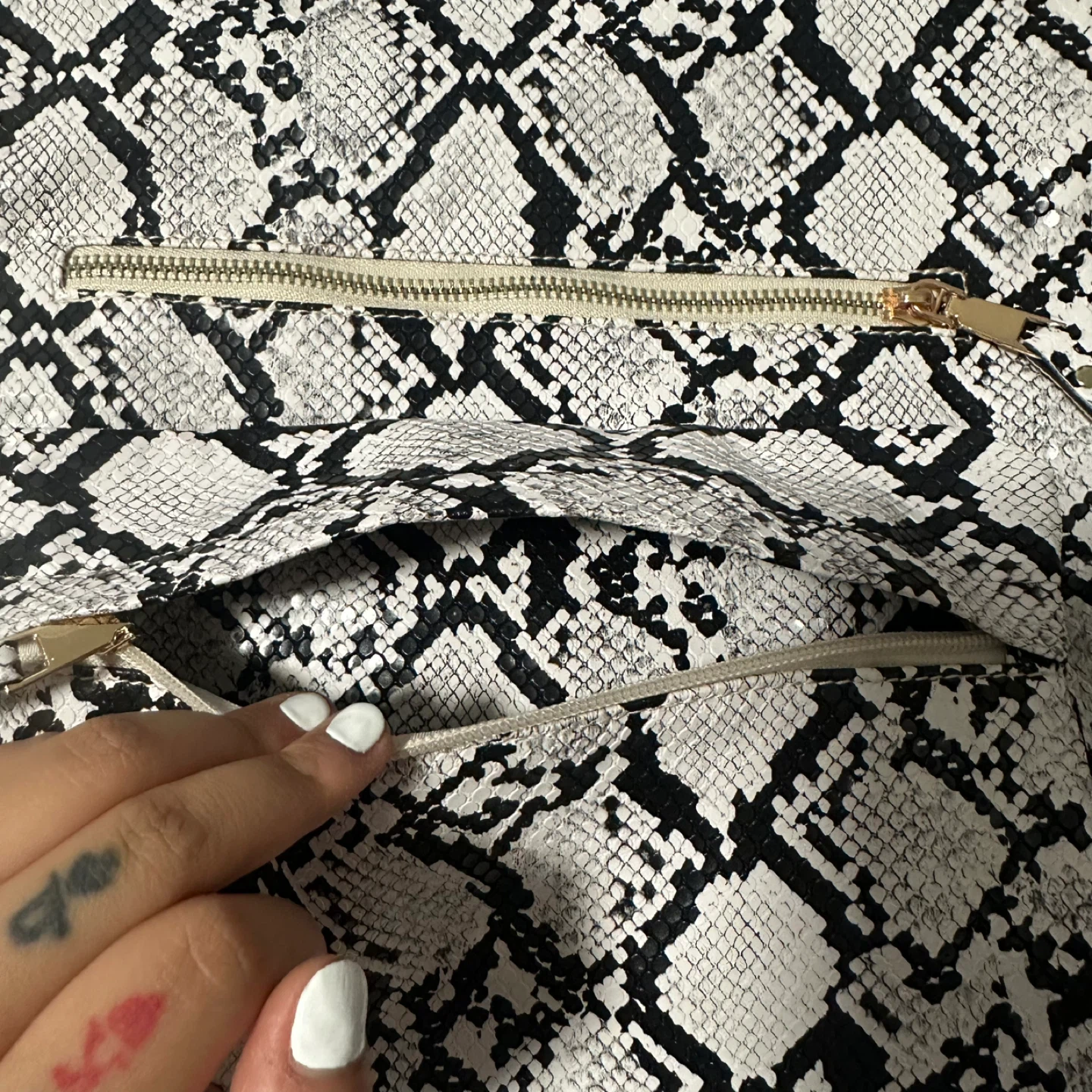 NWOT Snakeskin Faux Leather Backpack Womens Purse w/ Zipper - photo 5