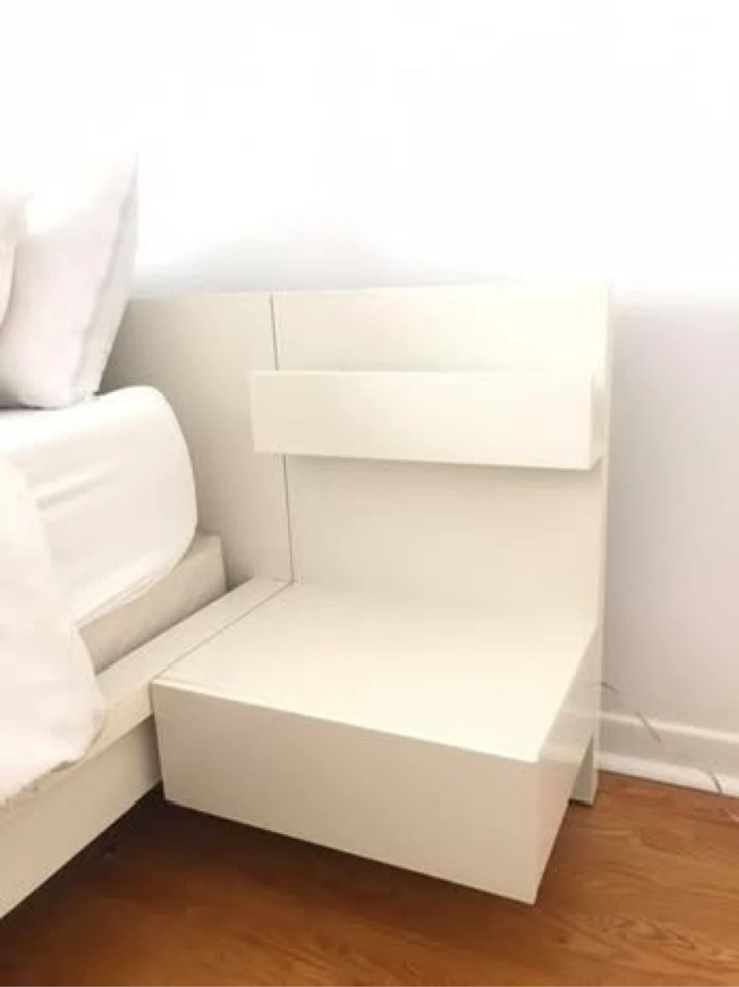 King bed frame + nightstands + Tempur-pedic mattress - photo 3