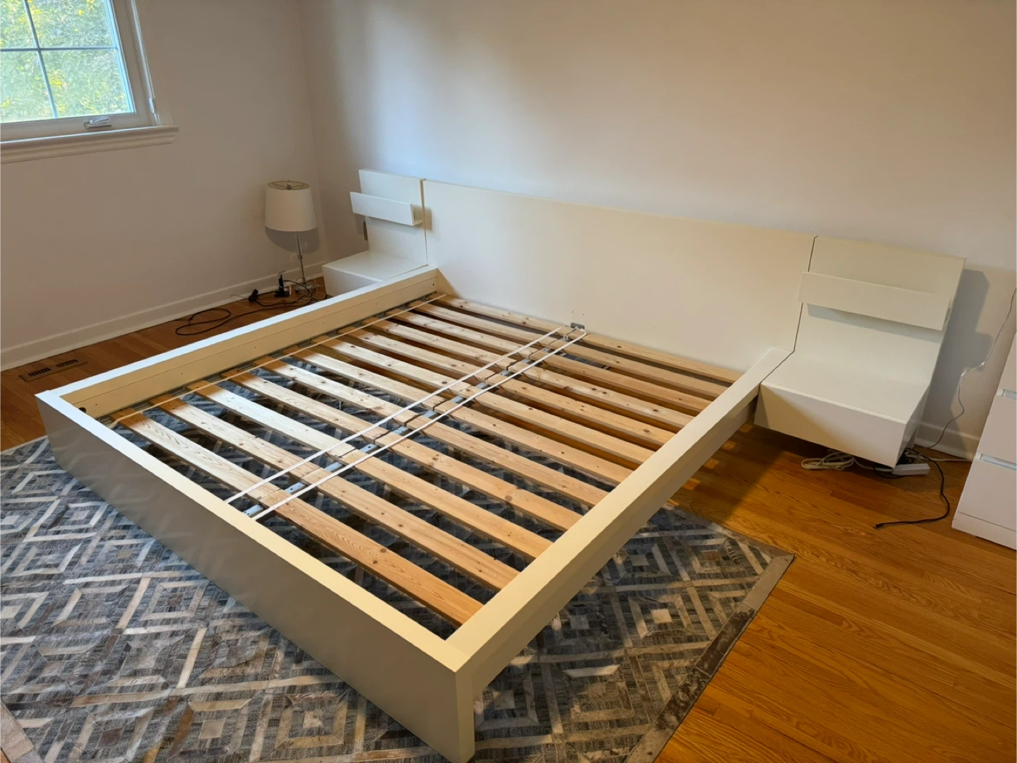 King bed frame + nightstands + Tempur-pedic mattress - photo 5