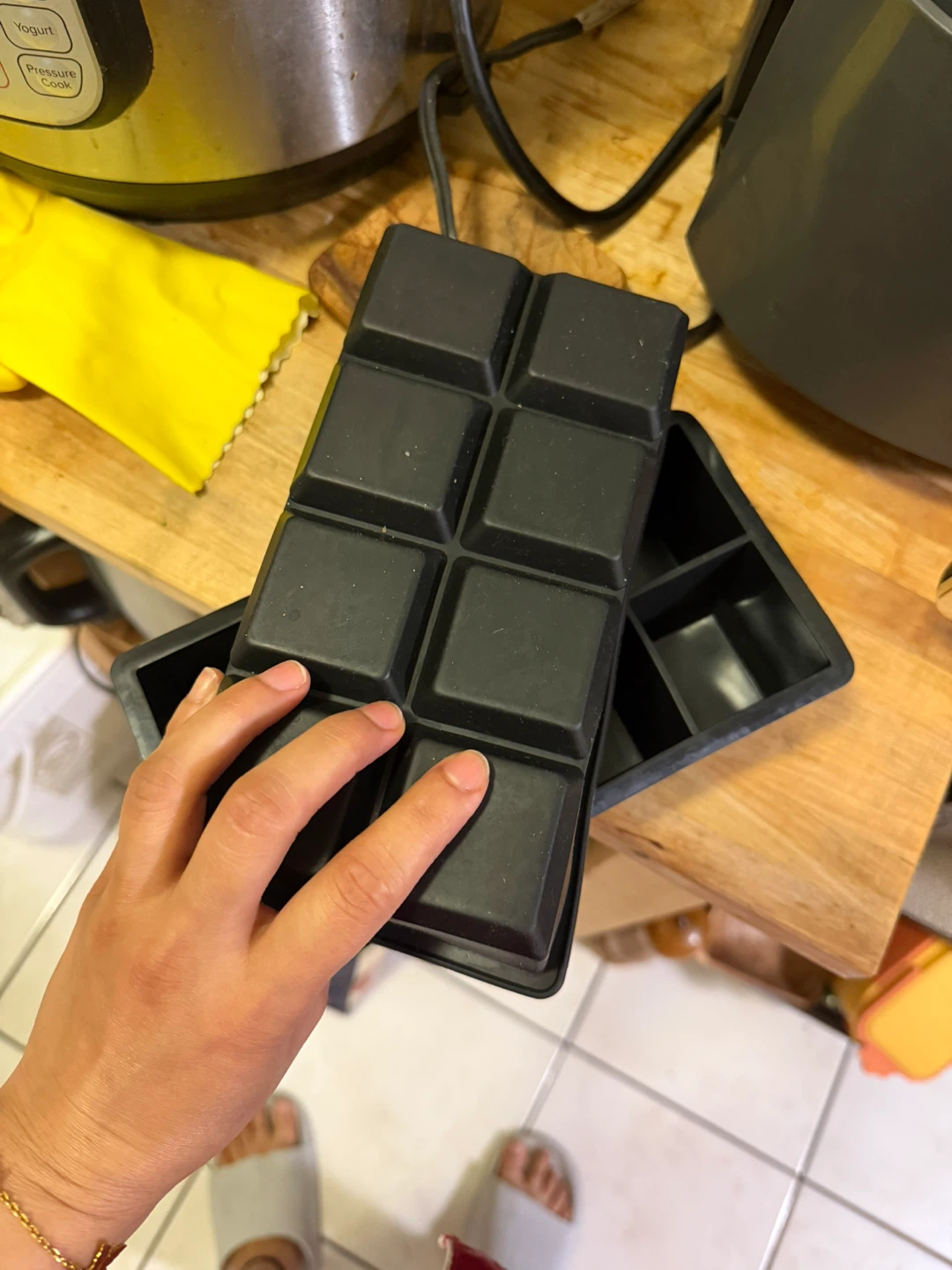 Set of 2 Black Silicone Ice Cube Trays - photo 3