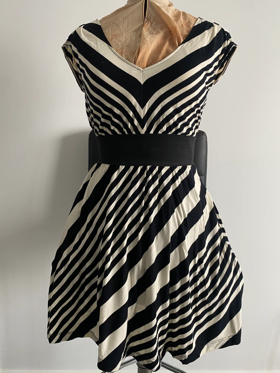 Vintage Guess dress w/ elastic cinched waist
