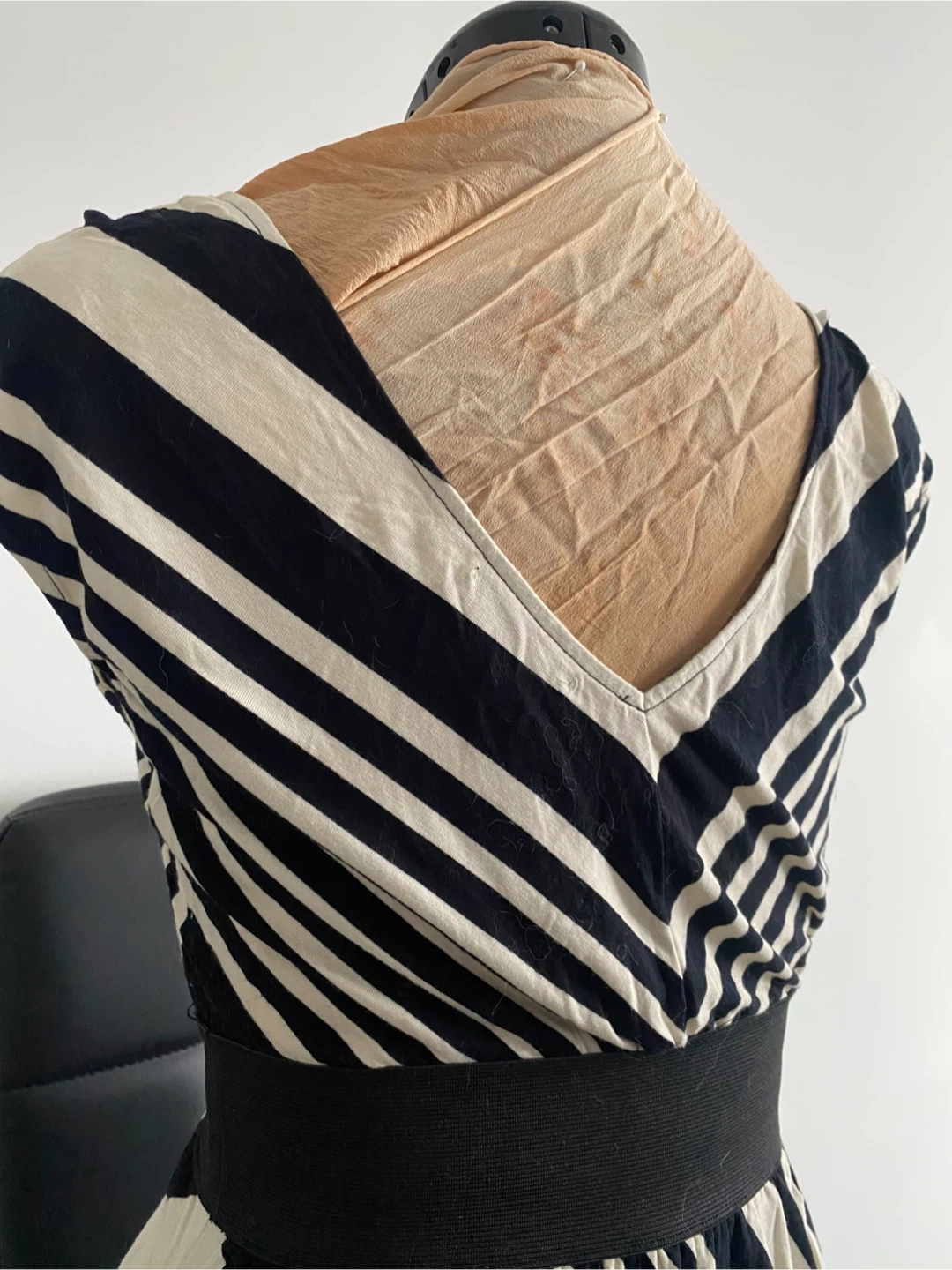 Vintage Guess dress w/ elastic cinched waist - photo 3