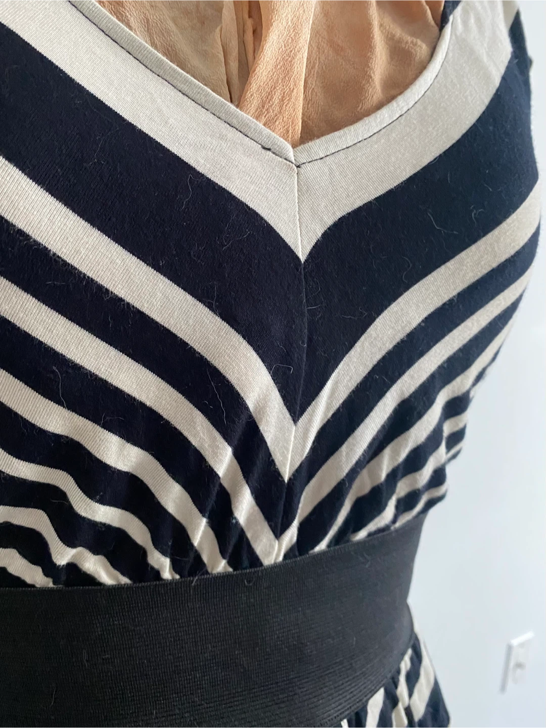 Vintage Guess dress w/ elastic cinched waist - photo 2