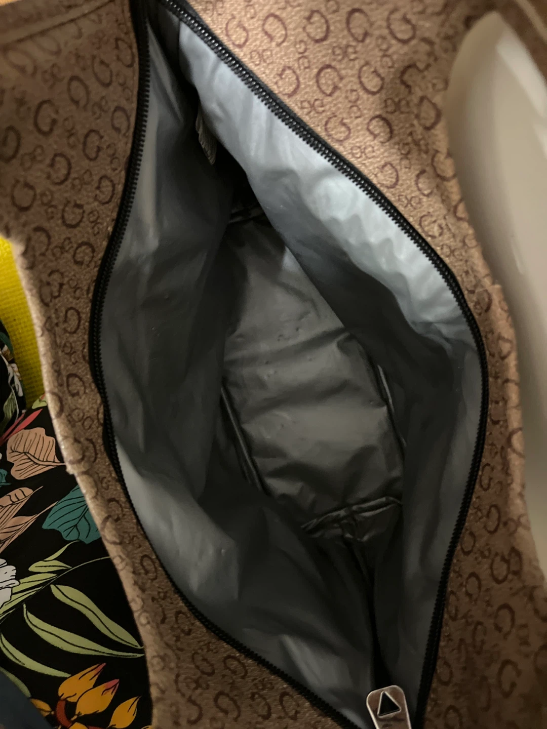 GUESS Lunch Tote Bag - photo 2